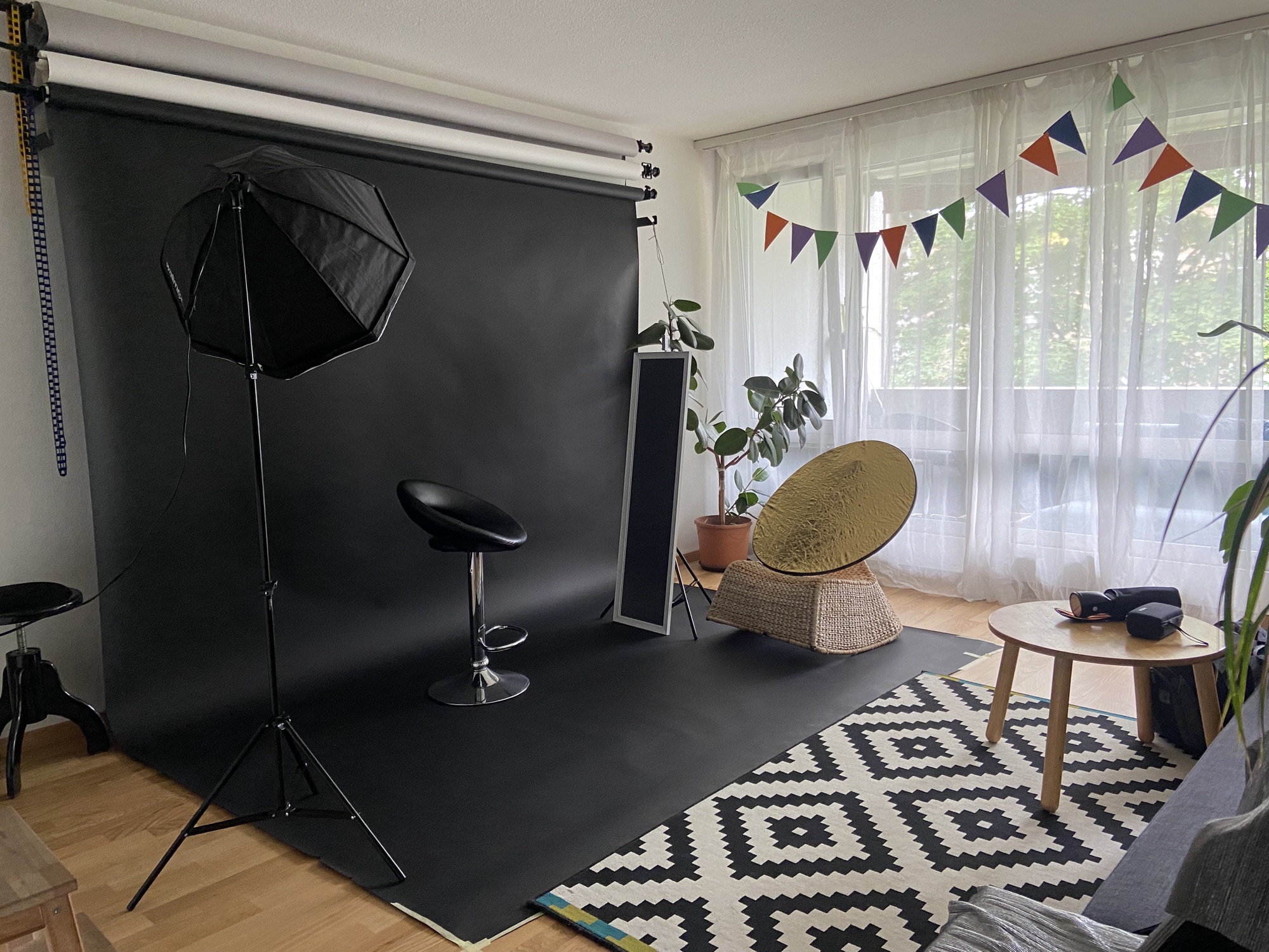 Black backdrop photography studio in Ittigen